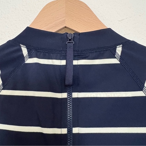 J. Crew Factory Women’s Mock Neck Long Sleeve Sleeve Rashguard Top Navy Medium - Picture 8 of 11